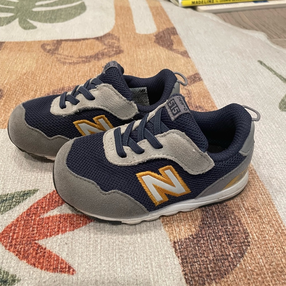 Toddler 5.5 wide new balance- Velcro open/close